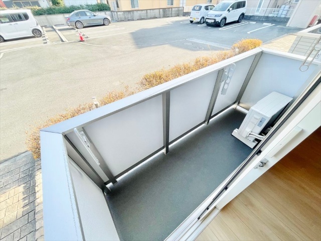 バルコニー　同一建物内１０３号室内装写真転載