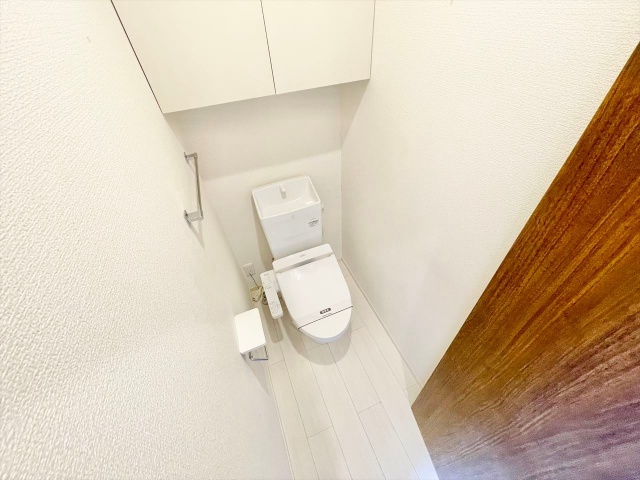 トイレ　同一建物内１０３号室内装写真転載