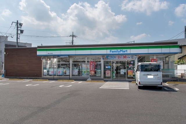 コンビニ　ファミリーマート昭島小荷田店（コンビニ）まで657m
