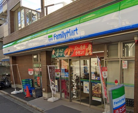 コンビニ　ファミリーマート（コンビニ）まで335m