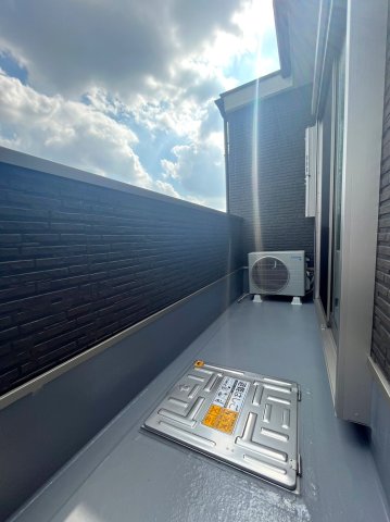 バルコニー　同施工業者、別物件、類似間取りのイメージ写真です