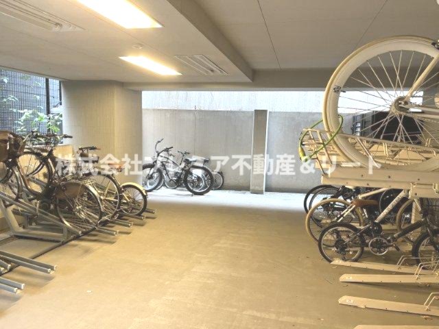 その他設備　屋内駐輪場です