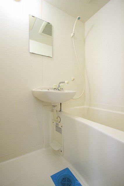バス・シャワールーム　同物件別号室の写真です。