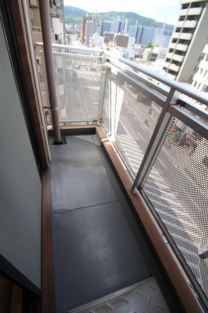バルコニー　同物件別号室の写真です。