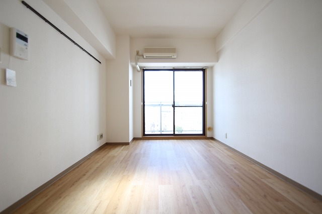 居室・リビング　同物件別号室の写真です。