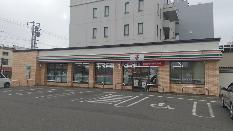 コンビニ　セブンイレブン滝川栄町1丁目店（コンビニ）まで1030m