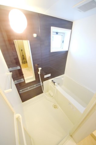 バス・シャワールーム　※写真は反転タイプ