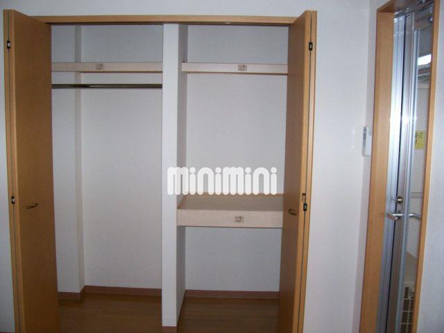 収納　ロングコートもかけられます。