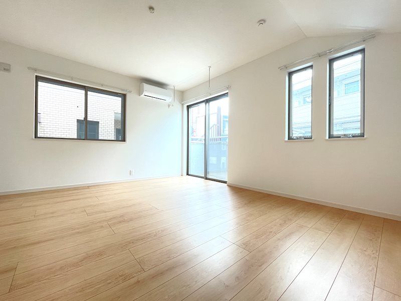 居室・リビング　☆明るい洋室☆