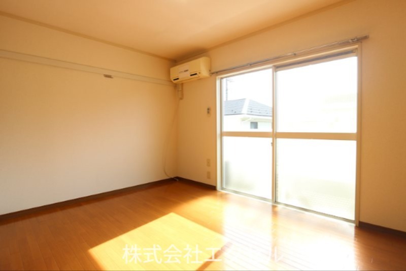 居室・リビング　日当たり良好です