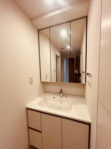 洗面設備　＊同間取り別部屋反転タイプ参照