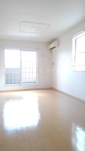 居室・リビング　お問合せは048-772-8202