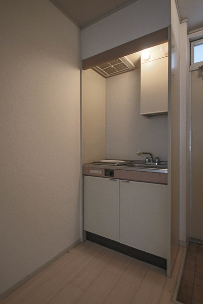 キッチン　同じ建物の別のお部屋