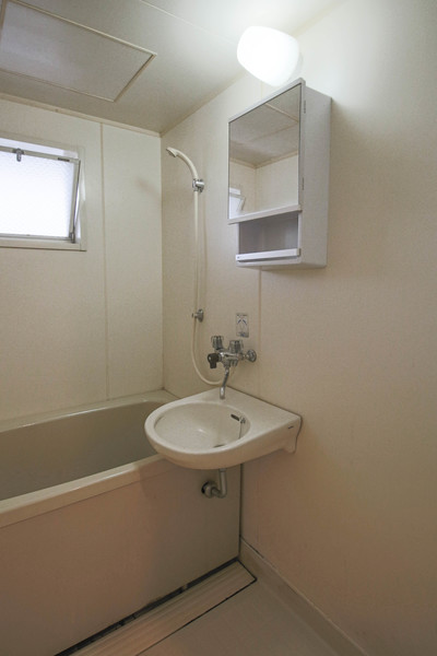 バス・シャワールーム　同じ建物の別のお部屋