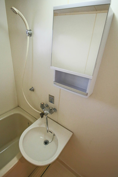 洗面設備　同じ建物の別のお部屋