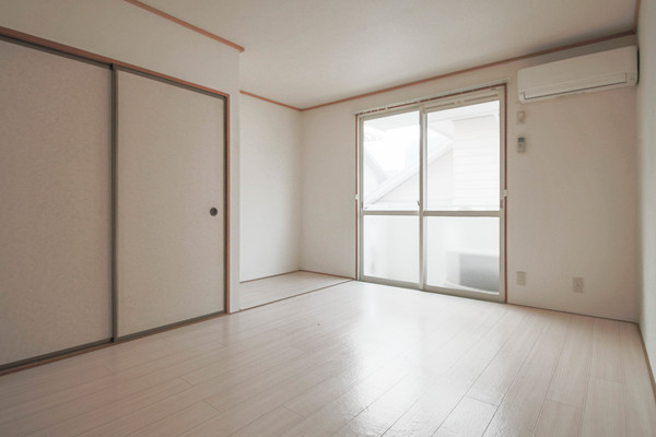 居室・リビング　同じ建物の別のお部屋