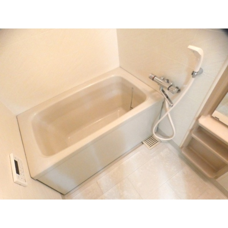 バス・シャワールーム　ワイドな浴槽