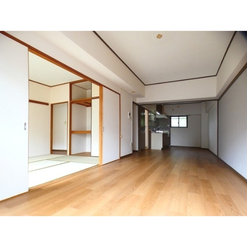 居室・リビング　開放感のある広いリビング