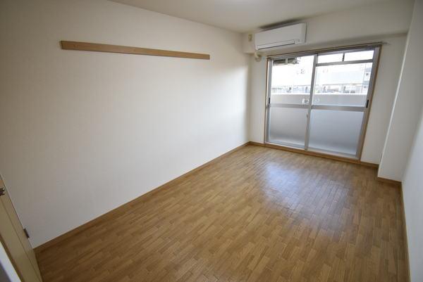 居室・リビング　※同物件別室※