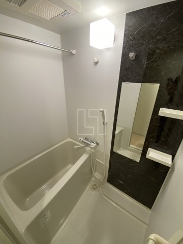 バス・シャワールーム　ルーエ本町　浴室