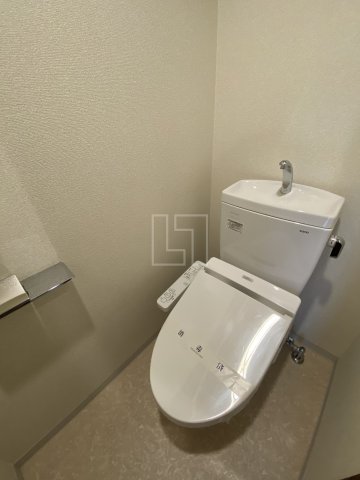 トイレ　ルーエ本町　温水洗浄便座