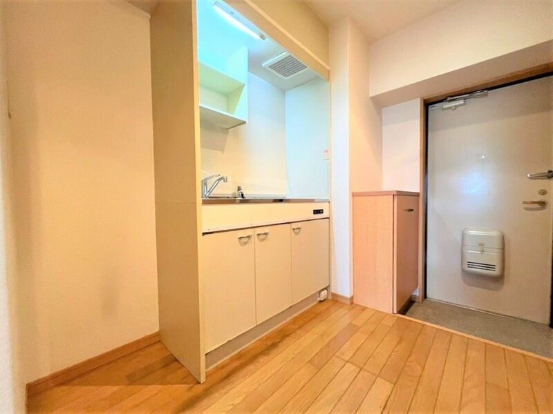 玄関　同物件別室写真