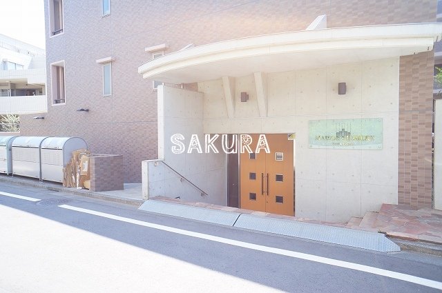 エントランス　管理の行き届いたエントランスです♪