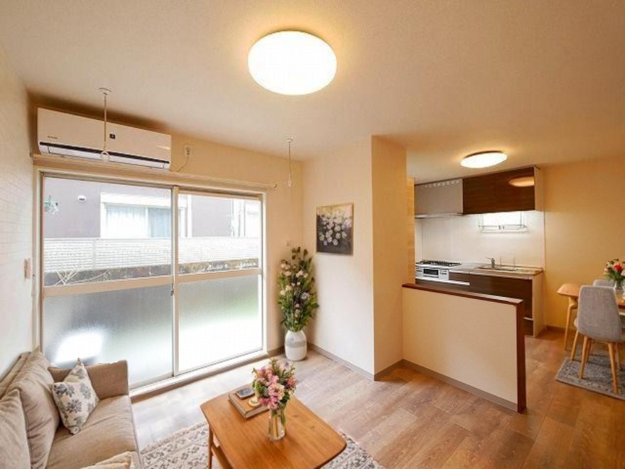 居室・リビング　CGで家具等を配置したもので家具等は含まれません