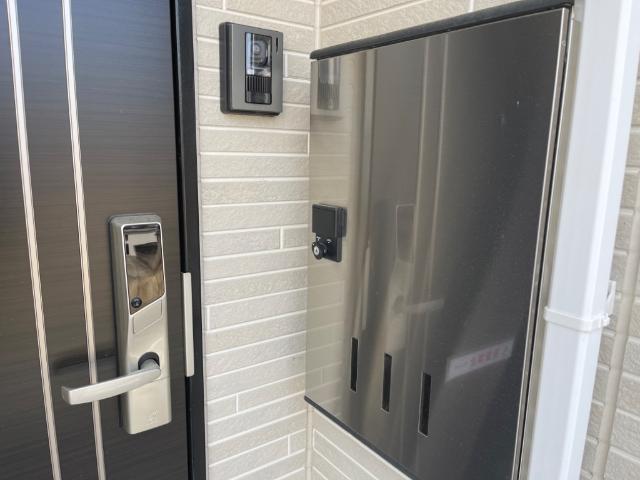 玄関　個別宅配ボックス