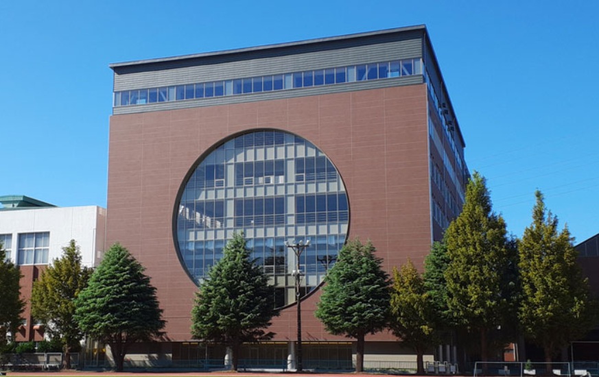 大学・短大　学校法人二階堂学園 法人本部 総務課（大学・短大）まで2694m