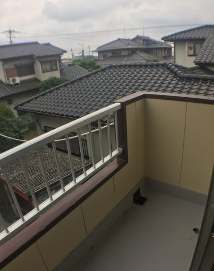 バルコニー　暖かな日差しのふりそそぐバルコニー