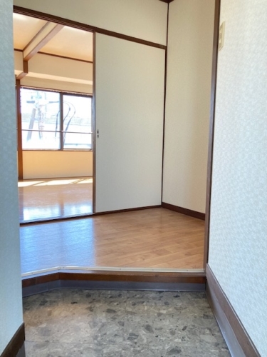 玄関　同タイプ別室の写真です。