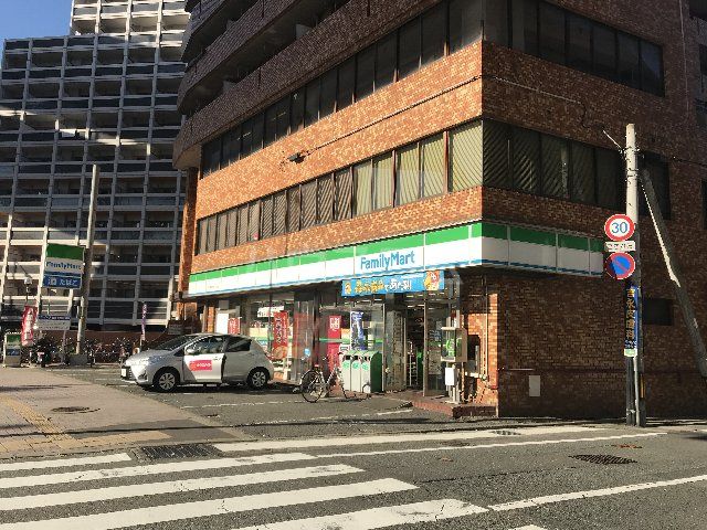 コンビニ　ファミリーマート 博多堅粕3丁目店（コンビニ）まで277m
