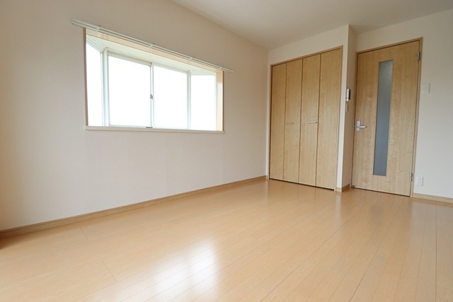 居室・リビング　日当たり良好・エアコン完備。