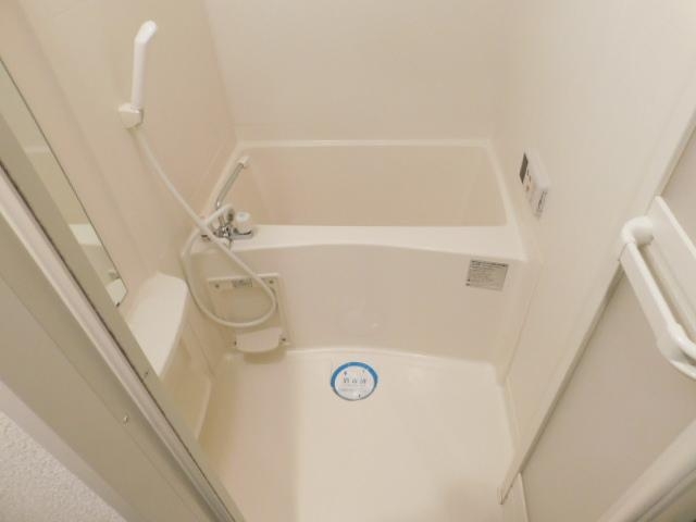 バス・シャワールーム　一日の疲れはゆったりバスタイムで解消しっかり温もって下さい