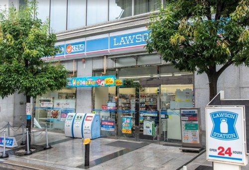 コンビニ　ローソン 白金高輪駅前店（コンビニ）まで526m