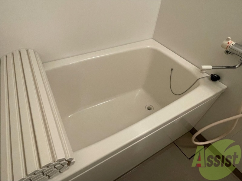 バス・シャワールーム　こちらの浴室では１日の疲れをいやせますね。