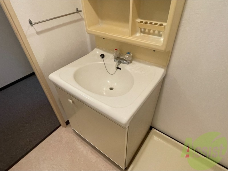 洗面設備　洗面台は独立洗面台となっており朝の準備が捗りますね。