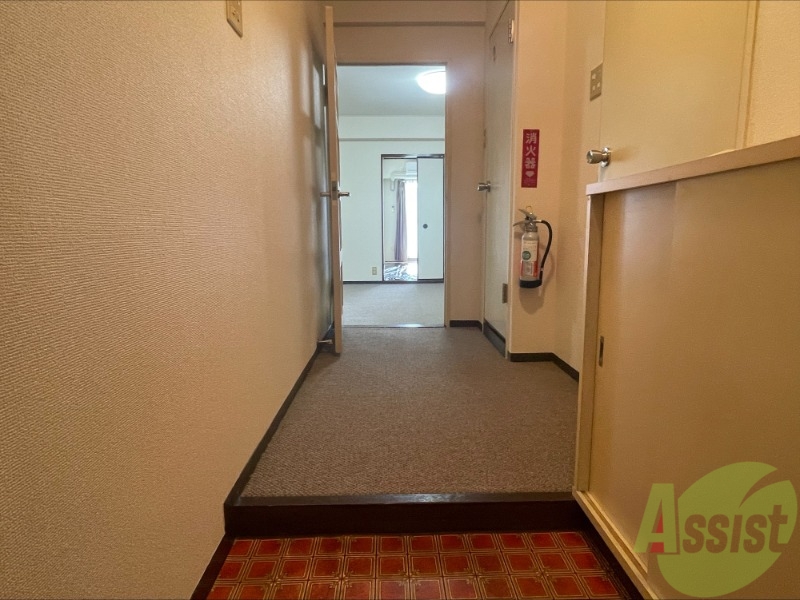 玄関　こちらが玄関です、入って奥まで行くとＬＤＫがあります。