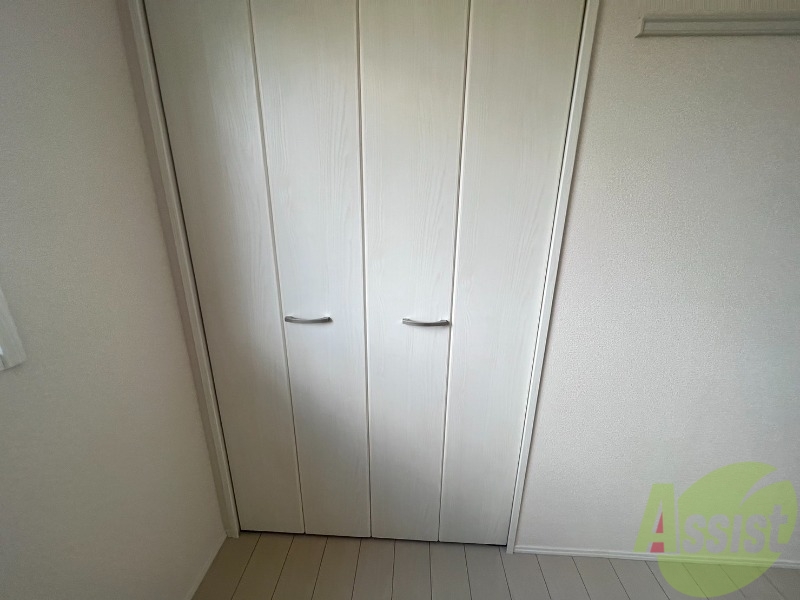 収納　収納はこちらのクローゼットをお使いください。