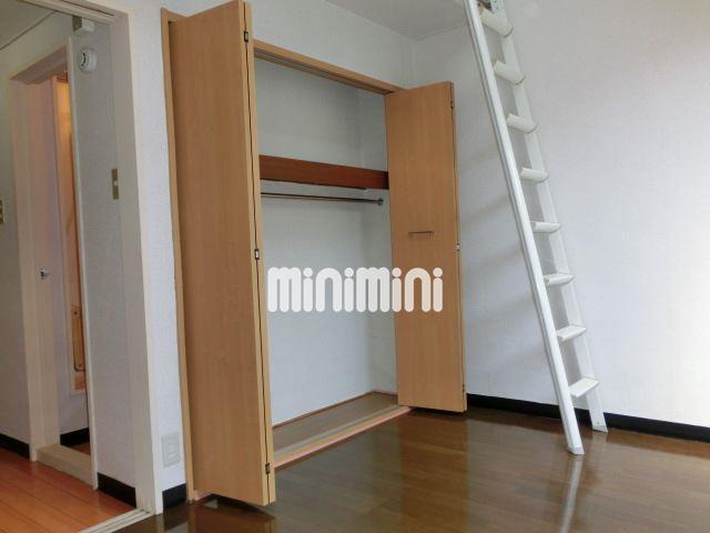 居室・リビング　ロフト付きで天井が高いお部屋です。