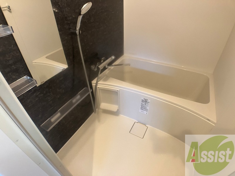 バス・シャワールーム　お風呂になります。一日の疲れを癒してくださいね。