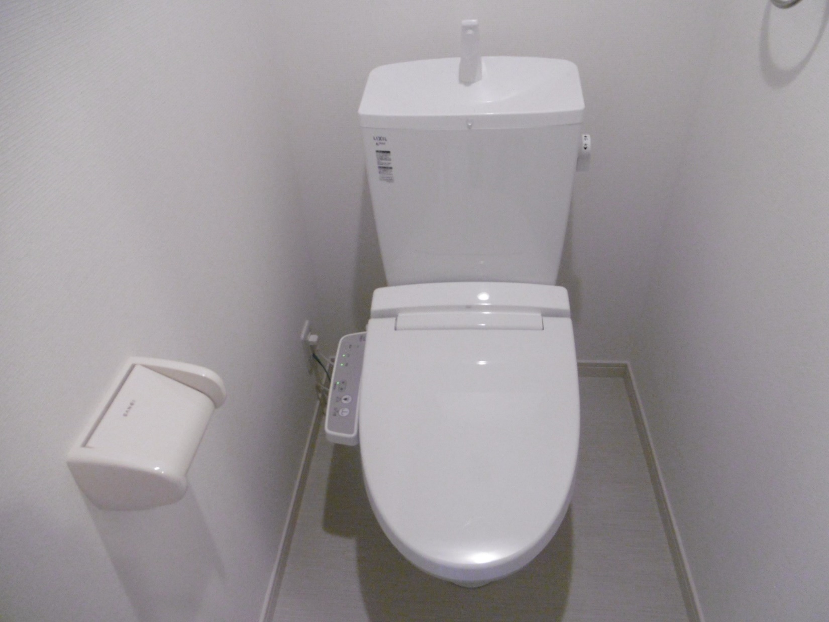 トイレ　温水洗浄便座付です。