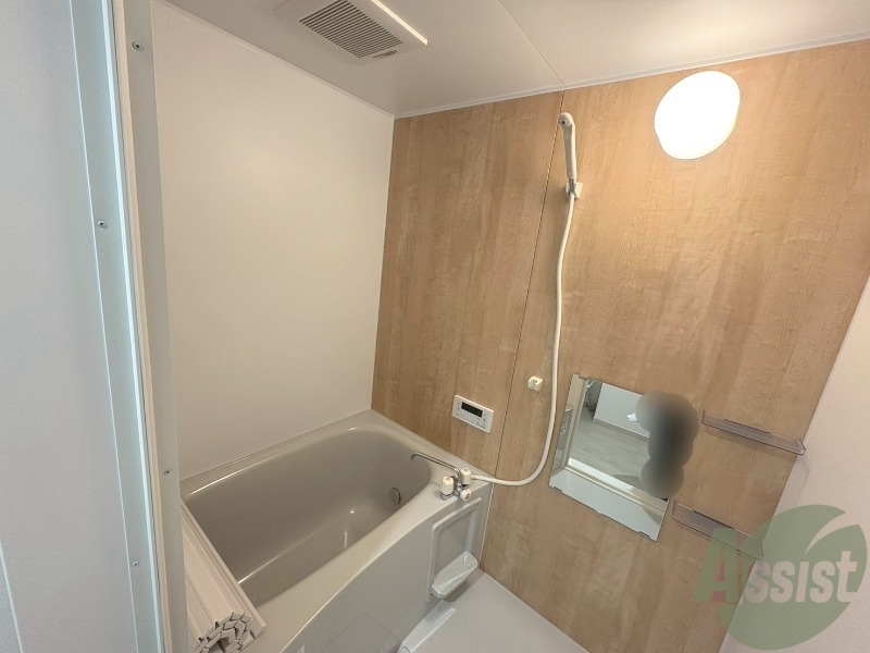 バス・シャワールーム　浴槽が広いので日々の疲れも癒されますね。