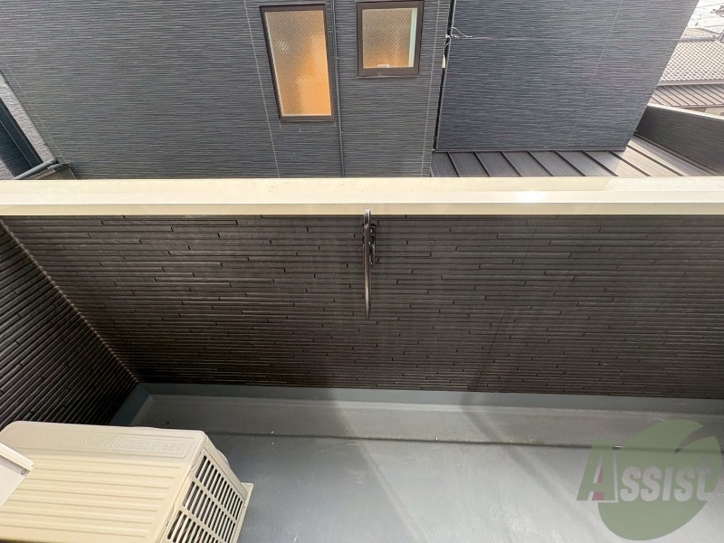 バルコニー　バルコニーに物干しがあるので洗濯物が干せます。