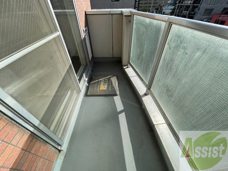 バルコニー　バルコニーは幅があり、広い印象を受けました。