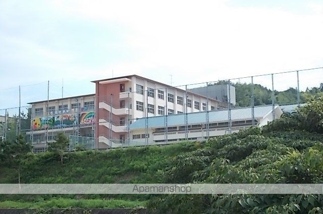 中学校　今治市立近見中学校（中学校）まで1100m