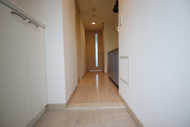 玄関　※別室の参考写真の為、現況優先です。