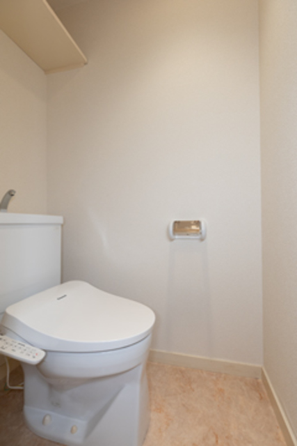 トイレ　※写真は同タイプ住戸です。