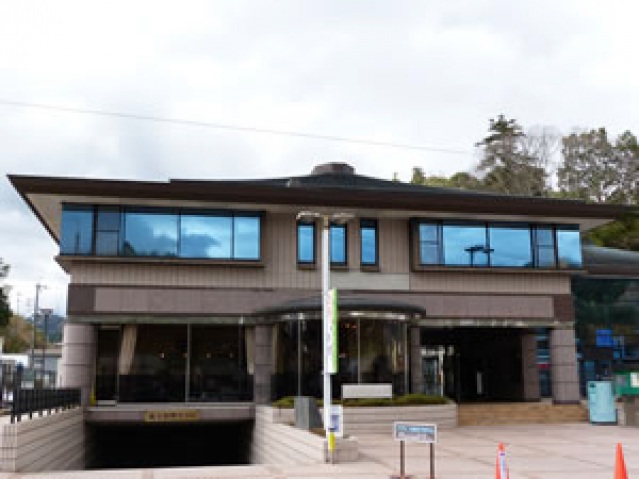 図書館　宇陀市立中央図書館（図書館）まで950m